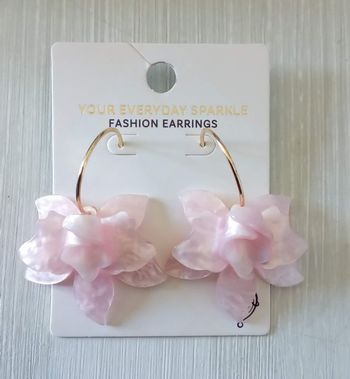 🌸 Boucles d'oreilles créoles fleurs roses nacrees 🌸