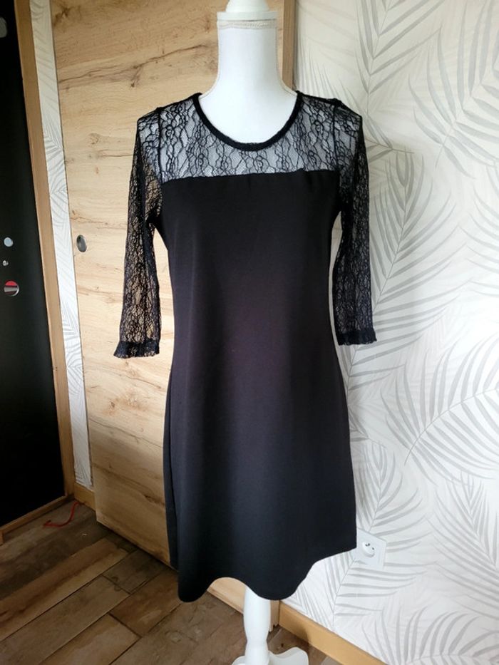 Très jolie robe taille 38 noir avec dentelle - photo numéro 4