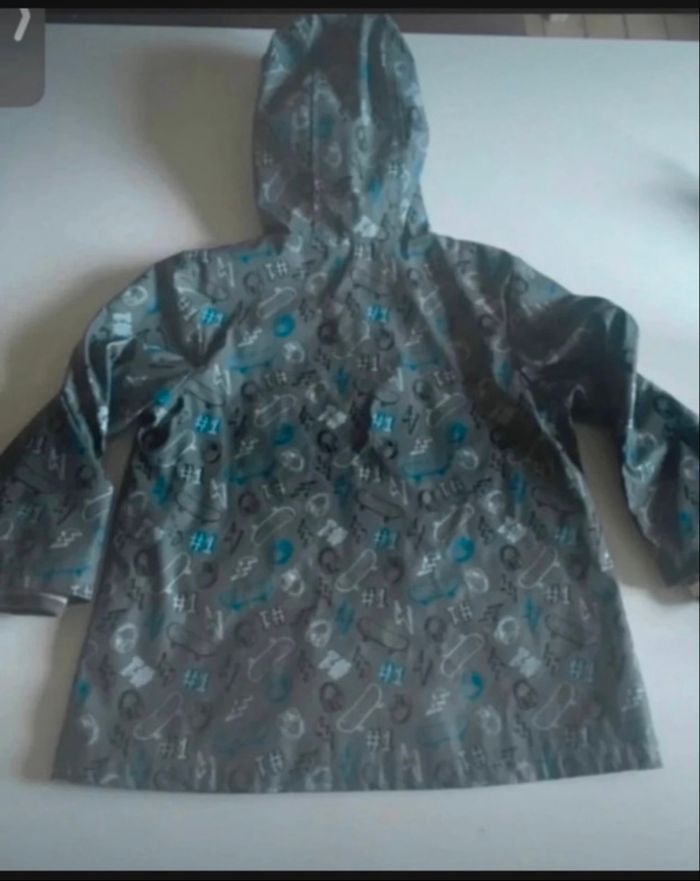 Manteau imperméable à capuche très bon état garçon taille 5 ans couleur gris - photo numéro 9
