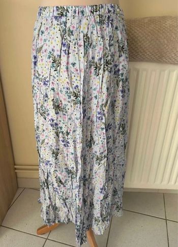 Jupe longue fleurie, bleue et lilas, Zara