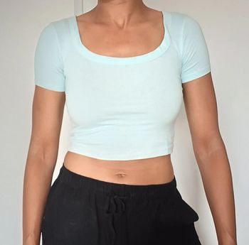 Crop top bleu ciel neuf