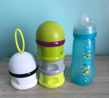  Boite doseuse + 1 biberon Mam 330 ml,