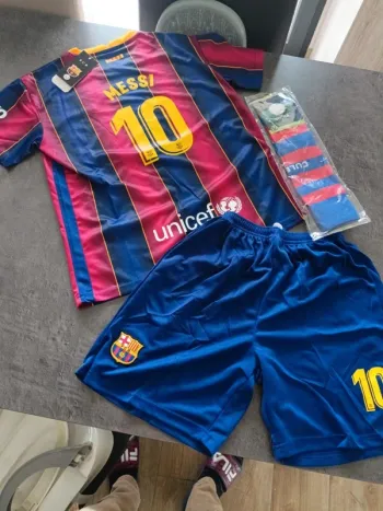 Tenue football Léo Messi FC Barcelone. T.30