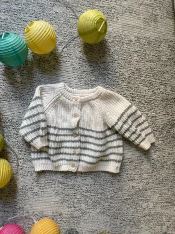 Gilet tricot tressé à boutons automne hiver