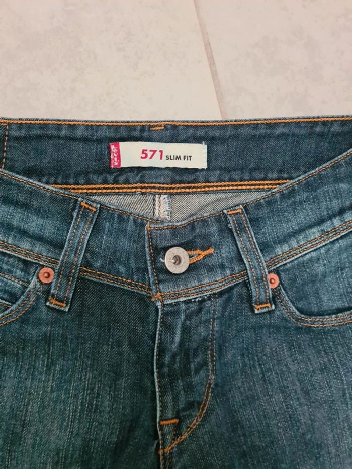 Jean 571 levi's w28 L32 en excellent état - photo numéro 3