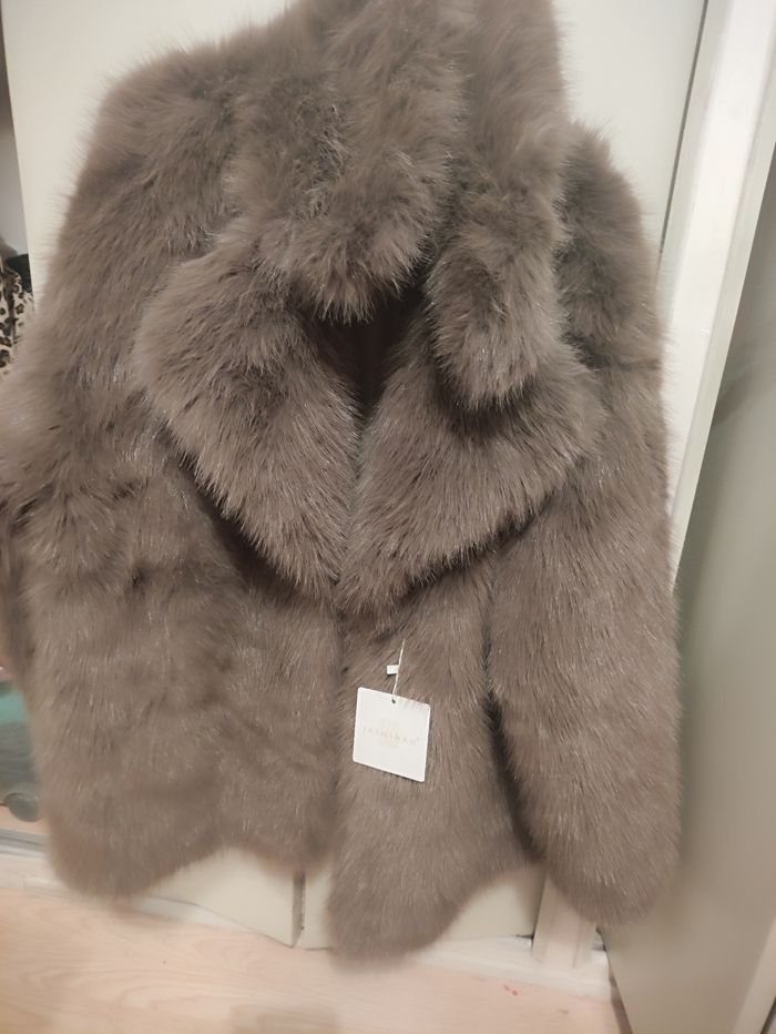 Joli manteau  fausse fourrure - photo numéro 10