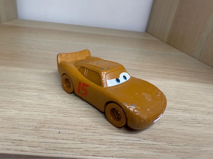 Voiture cars flash mc queen boue Disney pixar