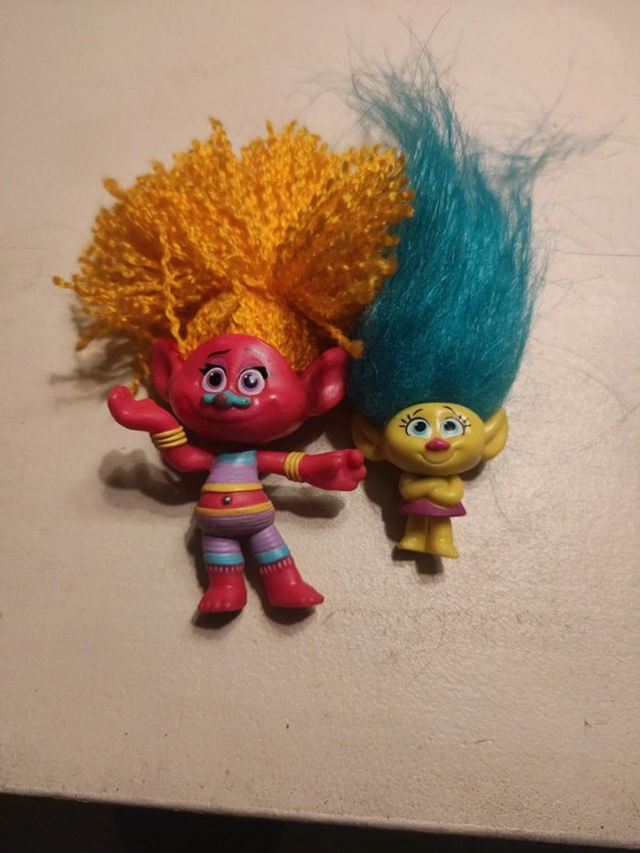 Lot de deux poupées les trolls