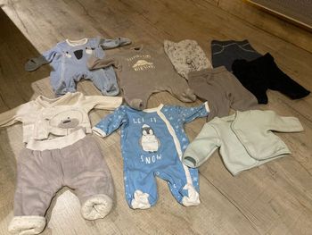 Lot de vêtements bébé