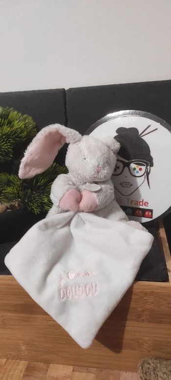 j'aime mon doudou et compagnie peluche lapin mouchoir blanc rose dc2914 coeur