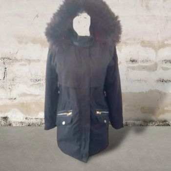 Manteau mi long parka matelassée capuche amovible fourrure prune parfait état