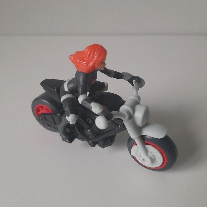 Figurine black widow kinder - photo numéro 3