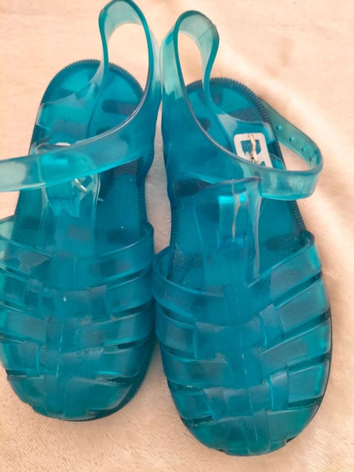 Sandales en plastique taille 24