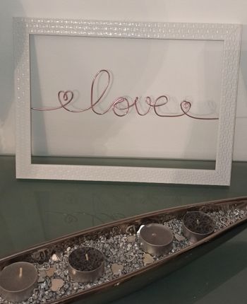 Cadre moderne "Love" fabrication artisanale, en fil de fer