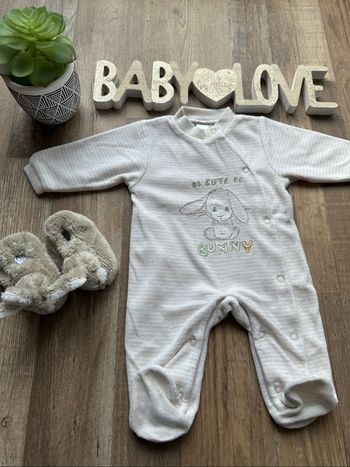 - Pyjama C&A   - 1 mois  - Très bon état