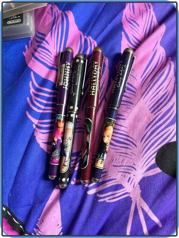 Lot 4 stylos de collection johnny Hallyday
