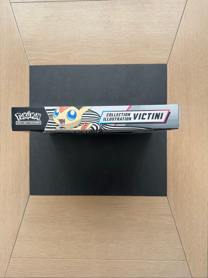 Coffret Pokémon Victini Écarlate et Violet Foudre noir et Flamme Blanche EV10.5 Neuf Français - photo numéro 2