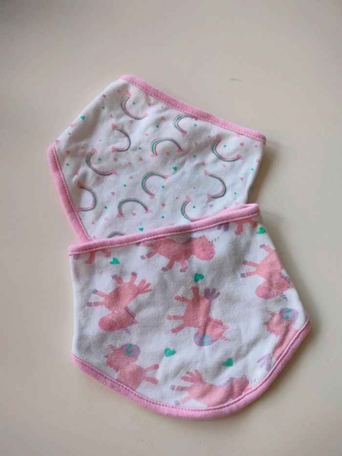 Lot deux bavoirs triangle bébé fille