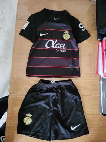 Tenue de foot neuf 4/6 ans