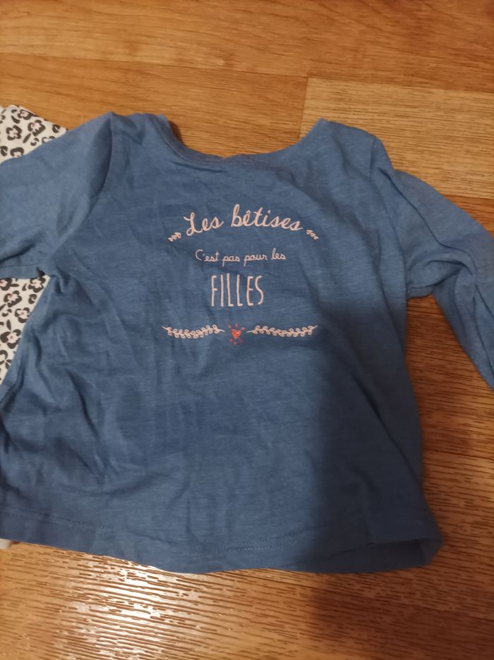 Lot 6M deux pull et un tee-shirt - photo numéro 3