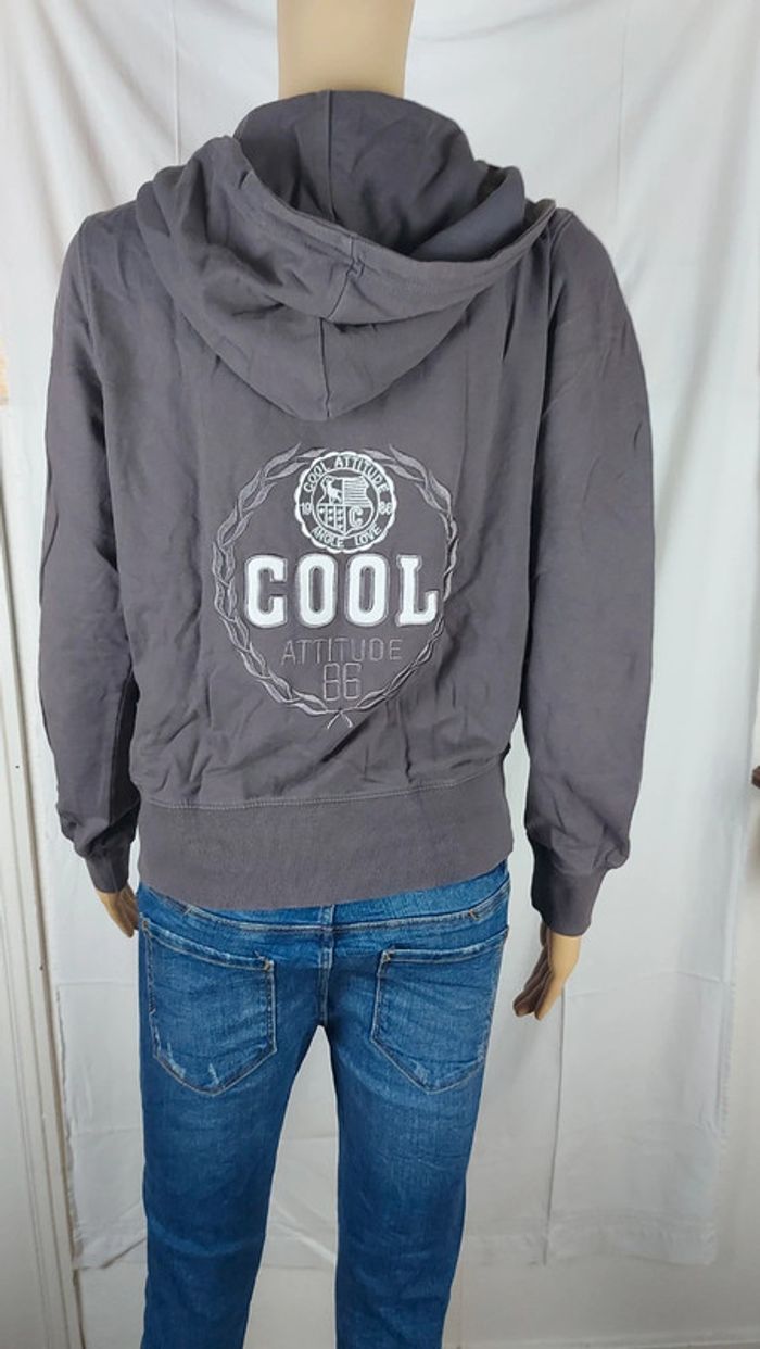 Gilet gris/violet - à capuche - avec inscription dans le dos / coolcat taille M - photo numéro 2