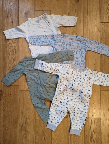 Lot de 4 pyjamas légers 6 mois