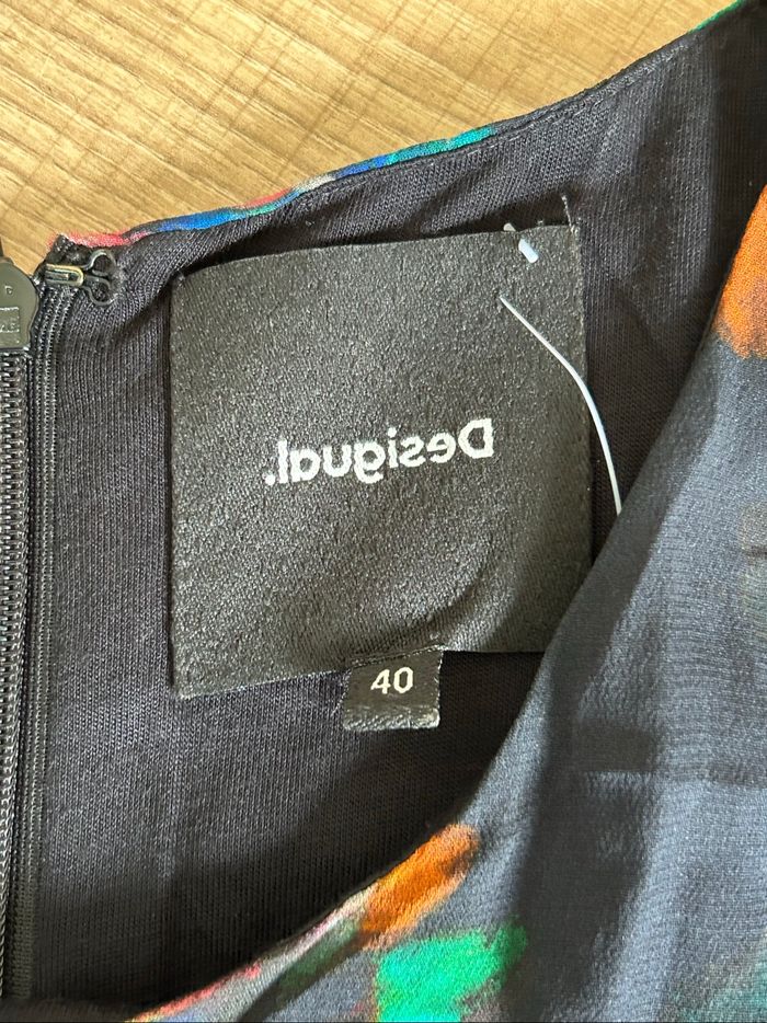 Robe noire et imprimée sans manches Desigual taille 40 jamais portée - photo numéro 9