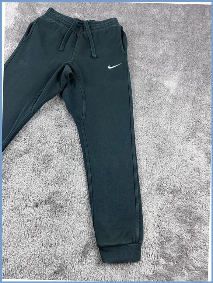 Jogging Nike Solo Swoosh Noir avec logo brodé Taille XS - photo numéro 9