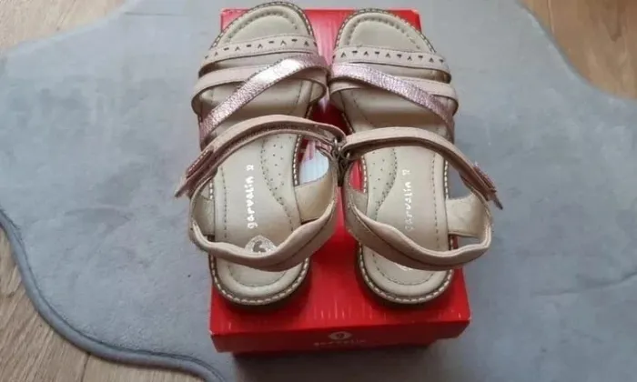 Chaussures sandales / sandalettes / nu-pieds "garvalin" pointure 32 état neuves - photo numéro 2