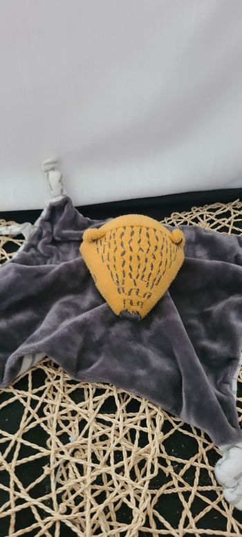 Doudou plat renard gris blanc rayé PREMAMAN