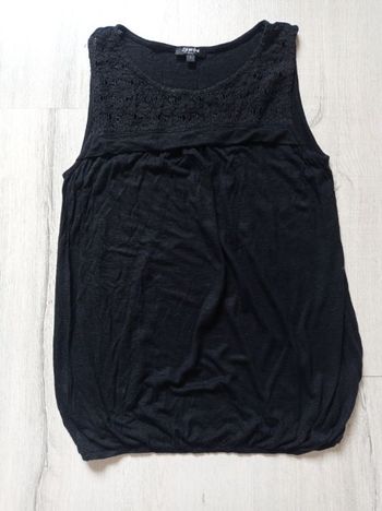 Débardeur avec un peu de dentelle marque zamba taille 2