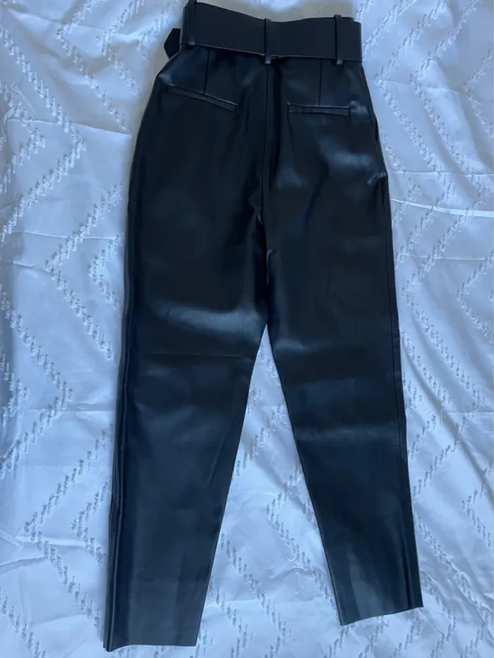 Ensemble tailleur blazer + pantalon ceinturée Zara en similicuir Taille XS/S - photo numéro 9