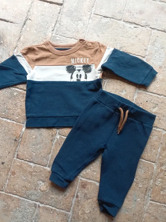 🌹ensemble Disney 6-9 mois 74cm 🌹 - photo numéro 1