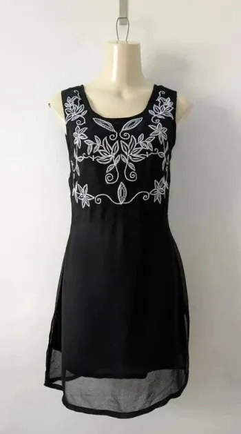 Robe mini vintage brodée - taille 34/36