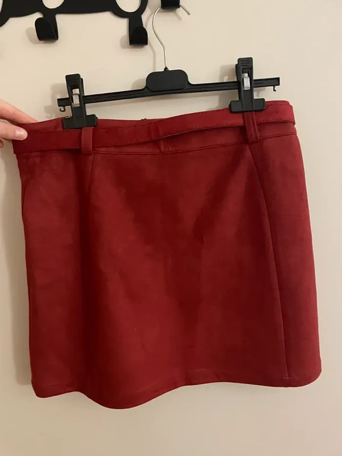 Jupe courte rouge - photo numéro 2
