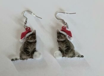 Boucles d'oreilles chat bonnet de Noël.
