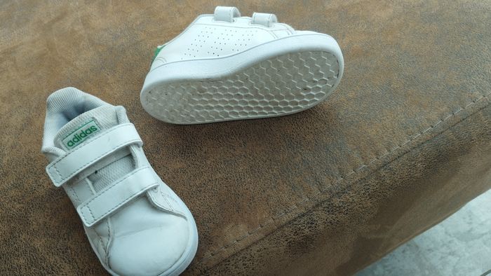 Baskets Adidas blanches -  23 - photo numéro 2
