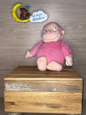 POP119 doudou mademoiselle yeti auzou