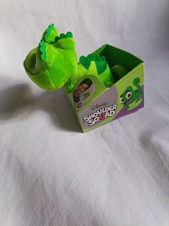 Peluche d’Épaule Pascal – Raiponce (Disney) - photo numéro 2