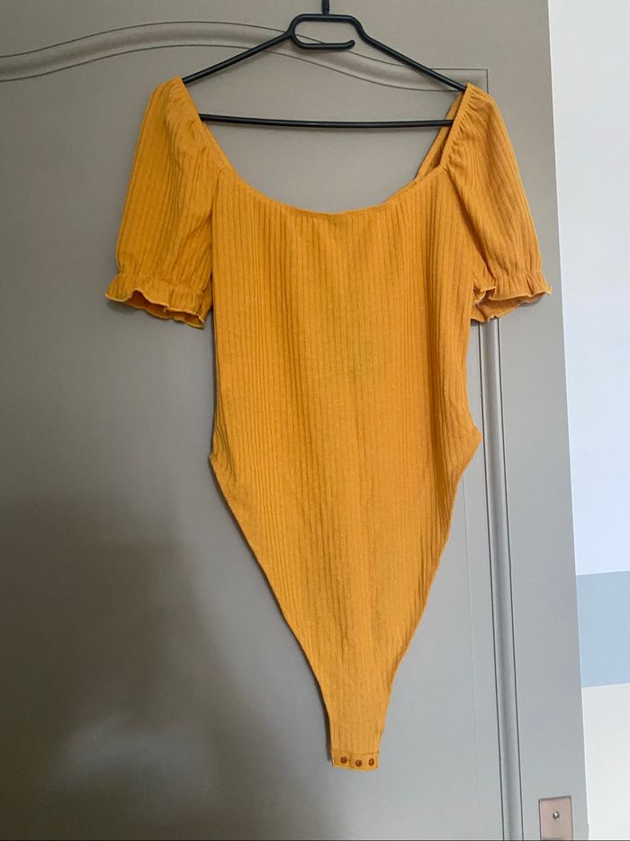 Body jaune - photo numéro 6