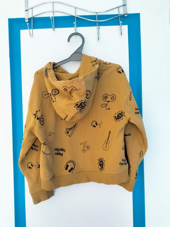 Sweat moutarde, motifs noirs - photo numéro 3