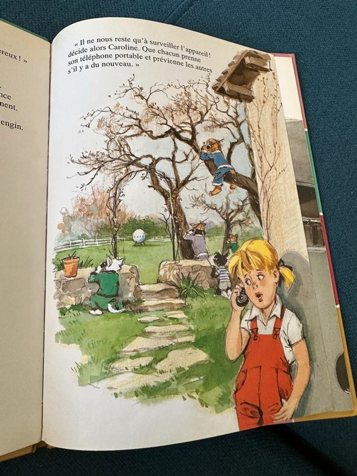 Livre Caroline et les extraterrestres Pierre Probst Hachette Jeunesse album multicolore couleurs - photo numéro 4