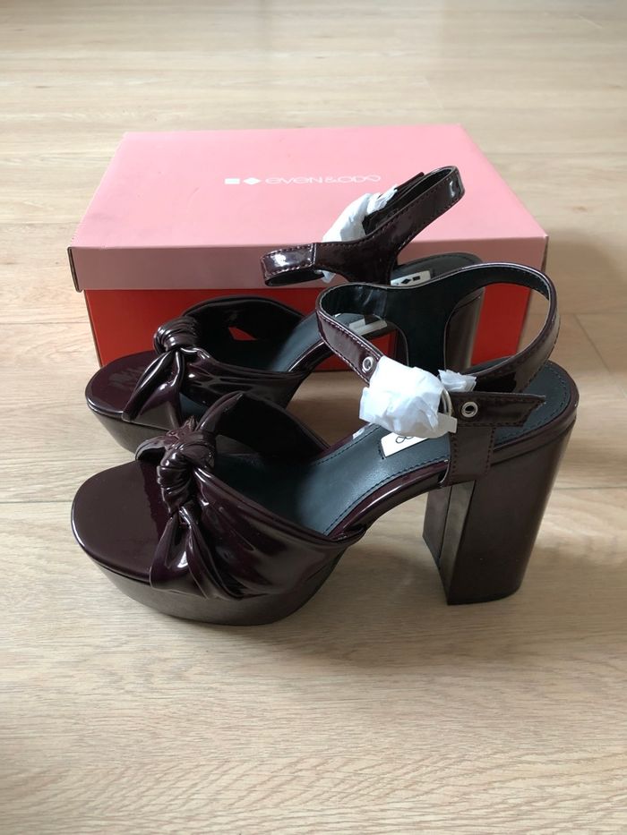 Escarpins ouverts vernis prunes neufs Even&Odd pointure 37 - photo numéro 2