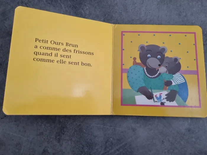 Livre éveil bébé "Petit ours brun aime sa maman" - Collection Les 1ères histoires" - photo numéro 2