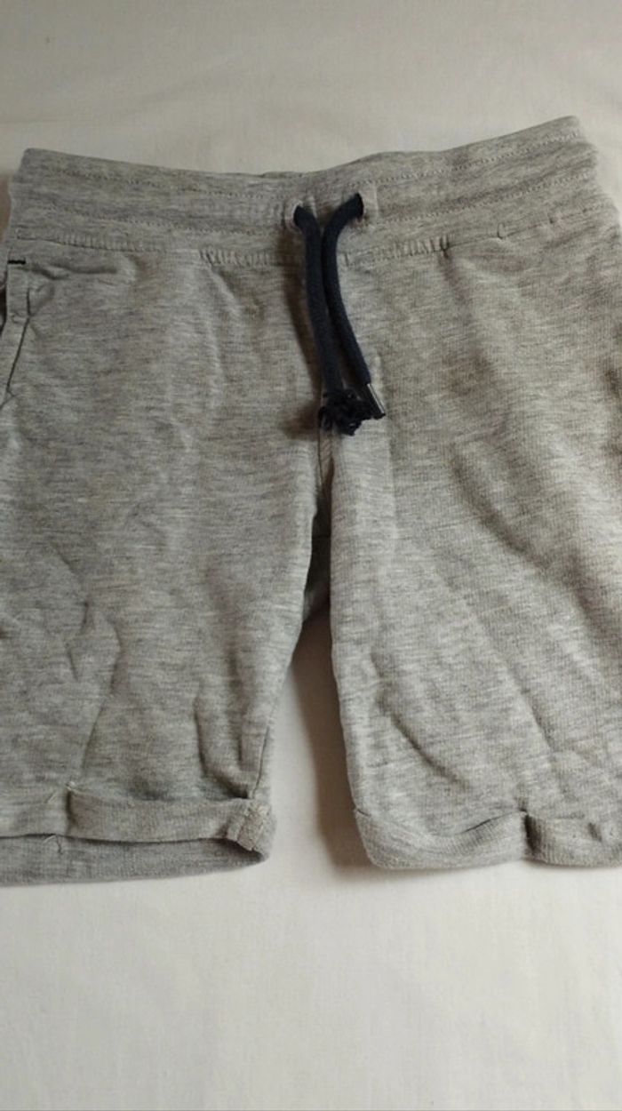 Short gris - photo numéro 2