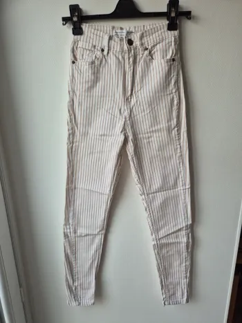 jean taille haute skinny blanc rayé camel stradivarius