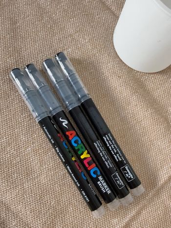 Des feutres acrylique Guangna noir