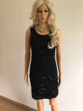 Robe noire sans manches avec sequins LolaLiza taille française 38 jamais portée