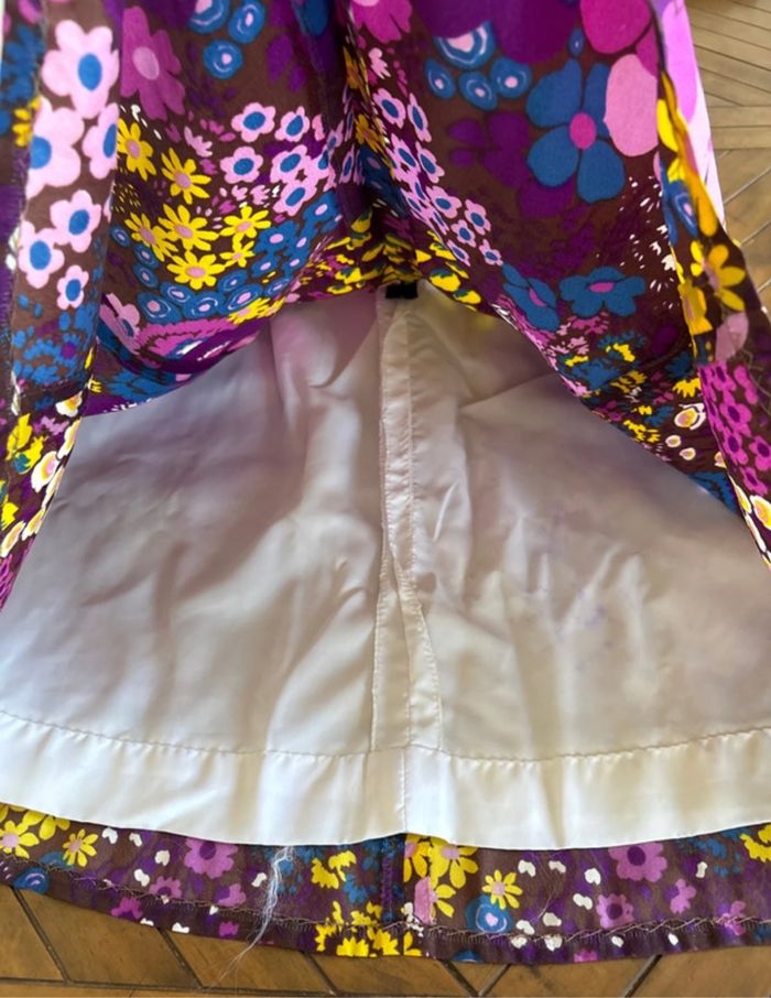 Robe évasée vintage Jean Biolay taille M année 70 à grosse fleurs violette - bon état - photo numéro 6
