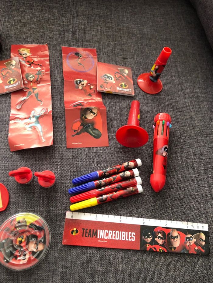 Livre figurines et accessoires les indestructibles - photo numéro 10